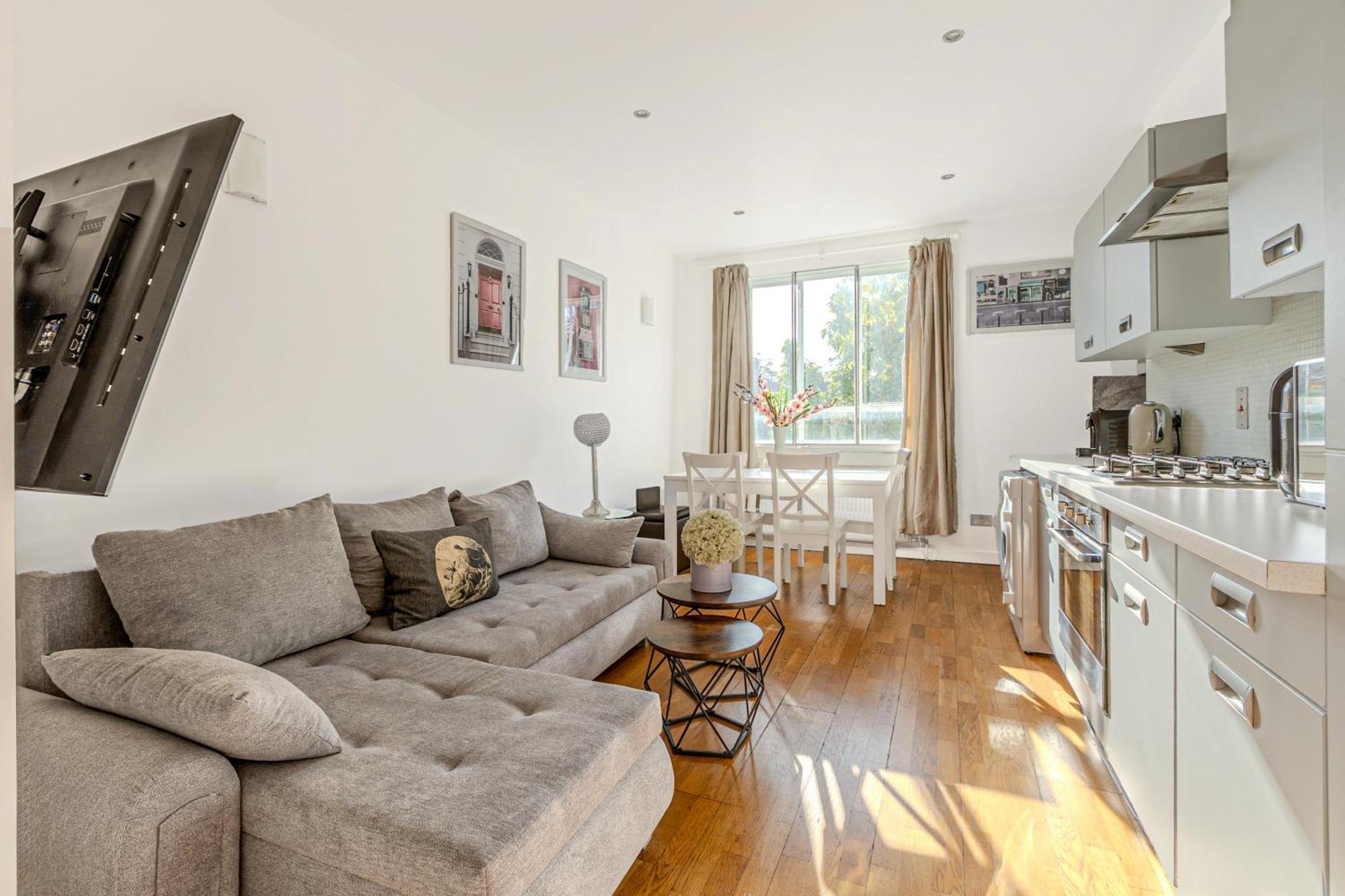 Spacious & Bright 1 Bdr Apt On The Kings Road Londra