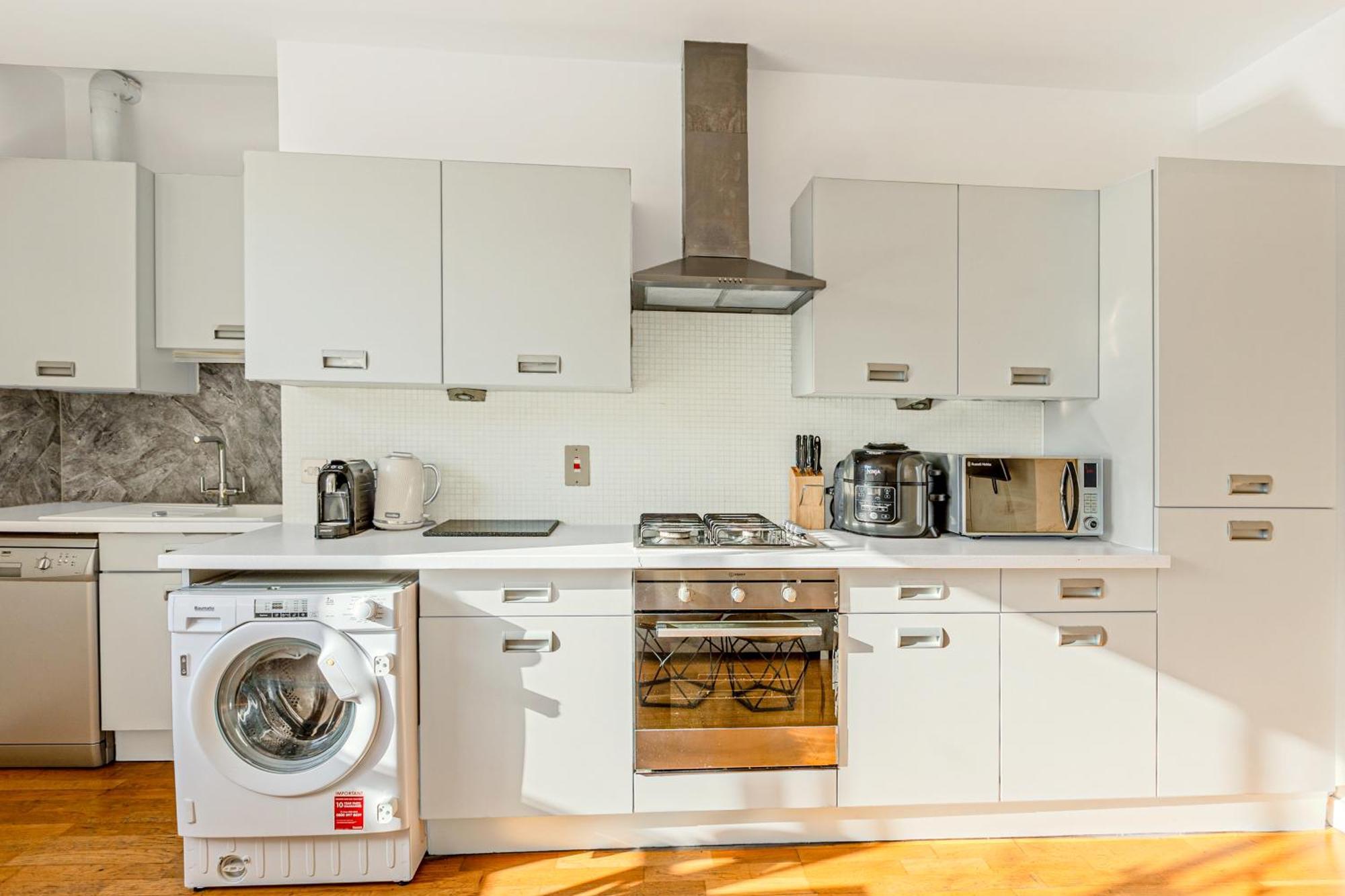 Spacious & Bright 1 Bdr Apt On The Kings Road Appartamento