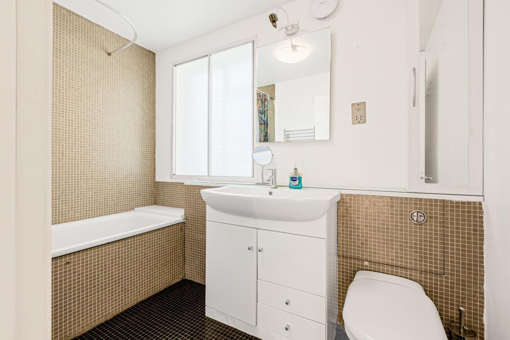 Spacious & Bright 1 Bdr Apt On The Kings Road Londra